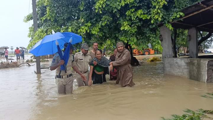 Heavy rain has been continuing in all the districts of Telangana